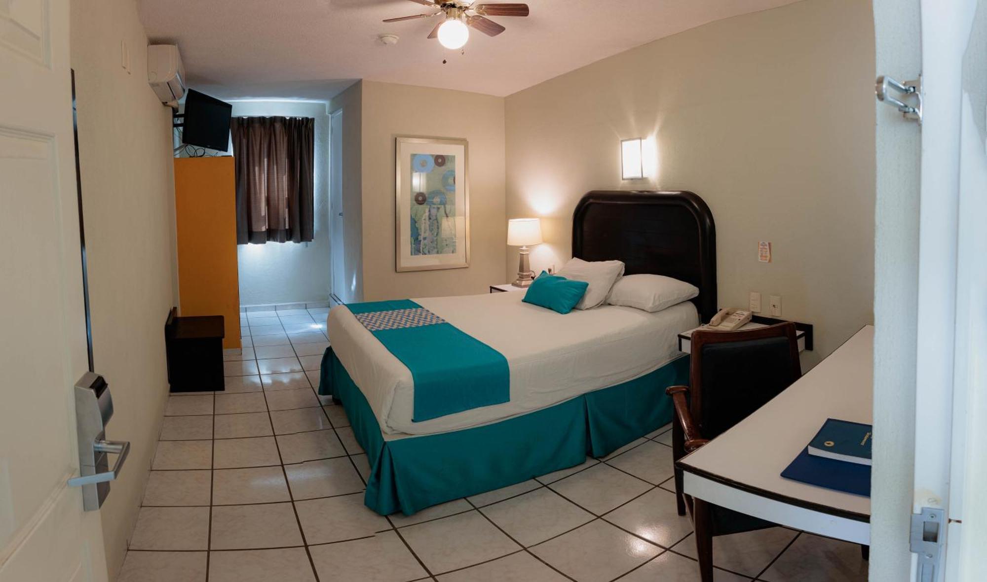 Howard Johnson By Wyndham Guanajuato Leon Avenida Exterior photo